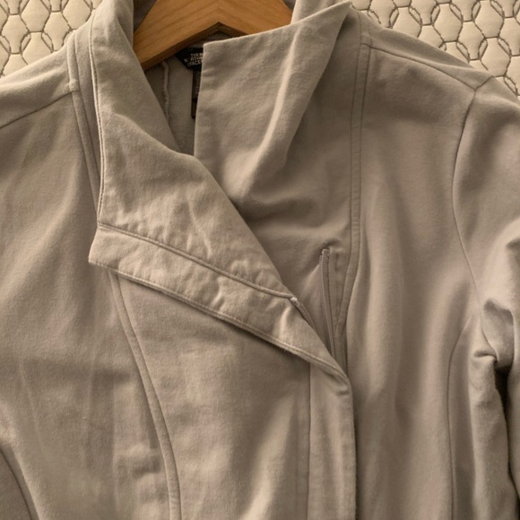 The North Face Jacket - Picture 7 of 12